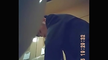 Spycam toilet Nhat Ban