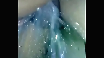 Squirt casero en trio