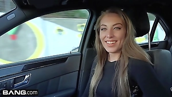 Jessie Wylde shows off her BJ skills in a public